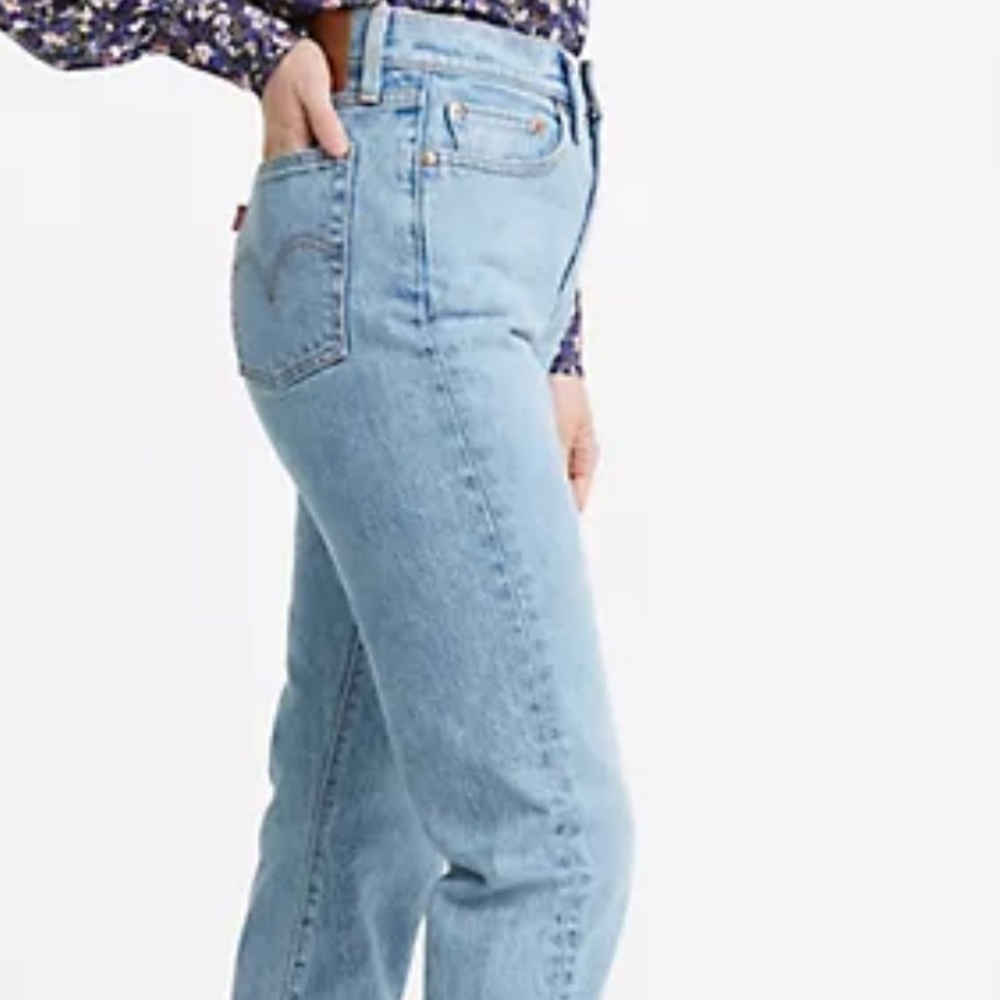 Levi’s Wedgie Ankle Jean